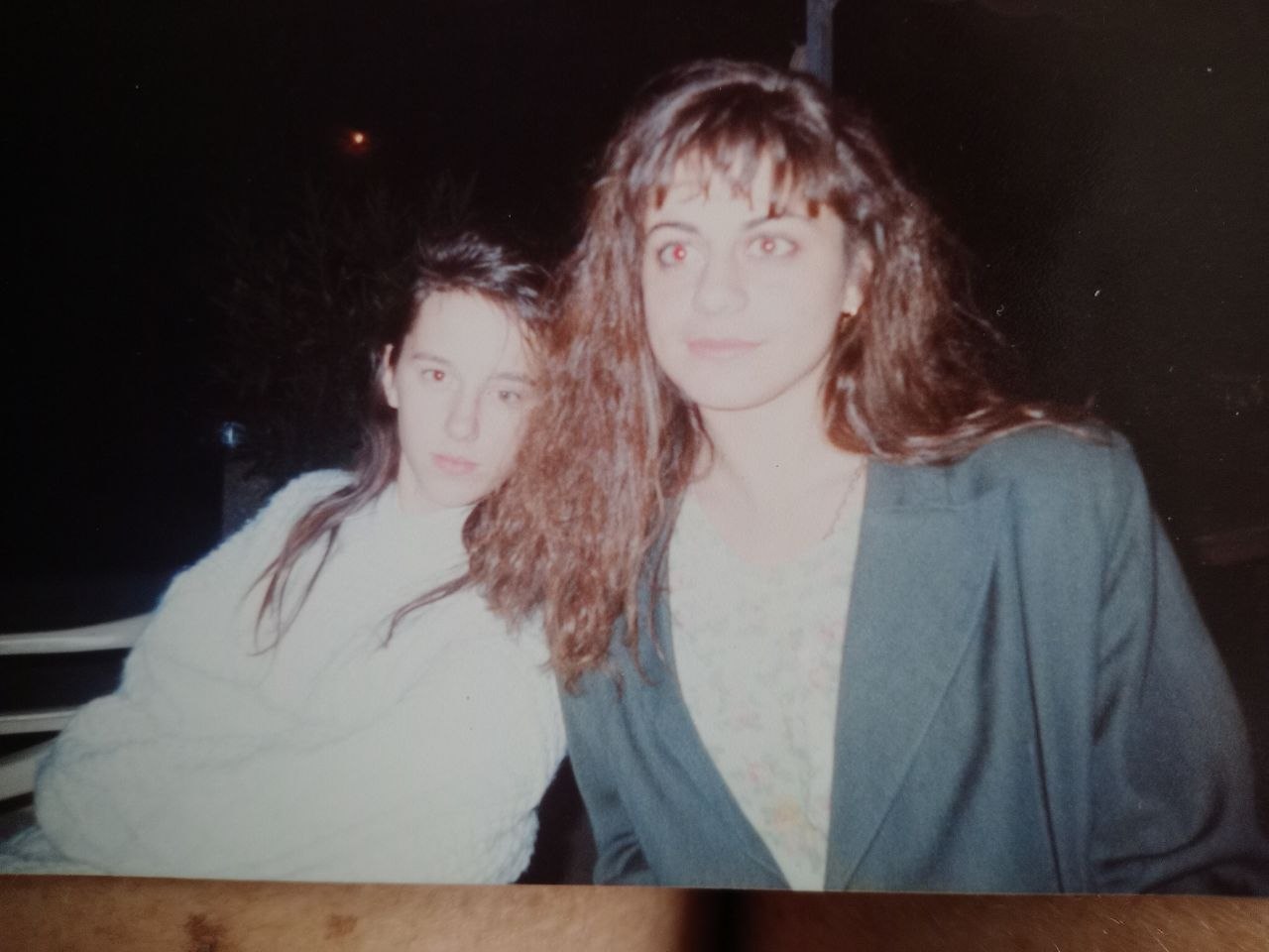 Hélène avec son amie Hélène à Fos-sur-Mer en 1991 ou 1992